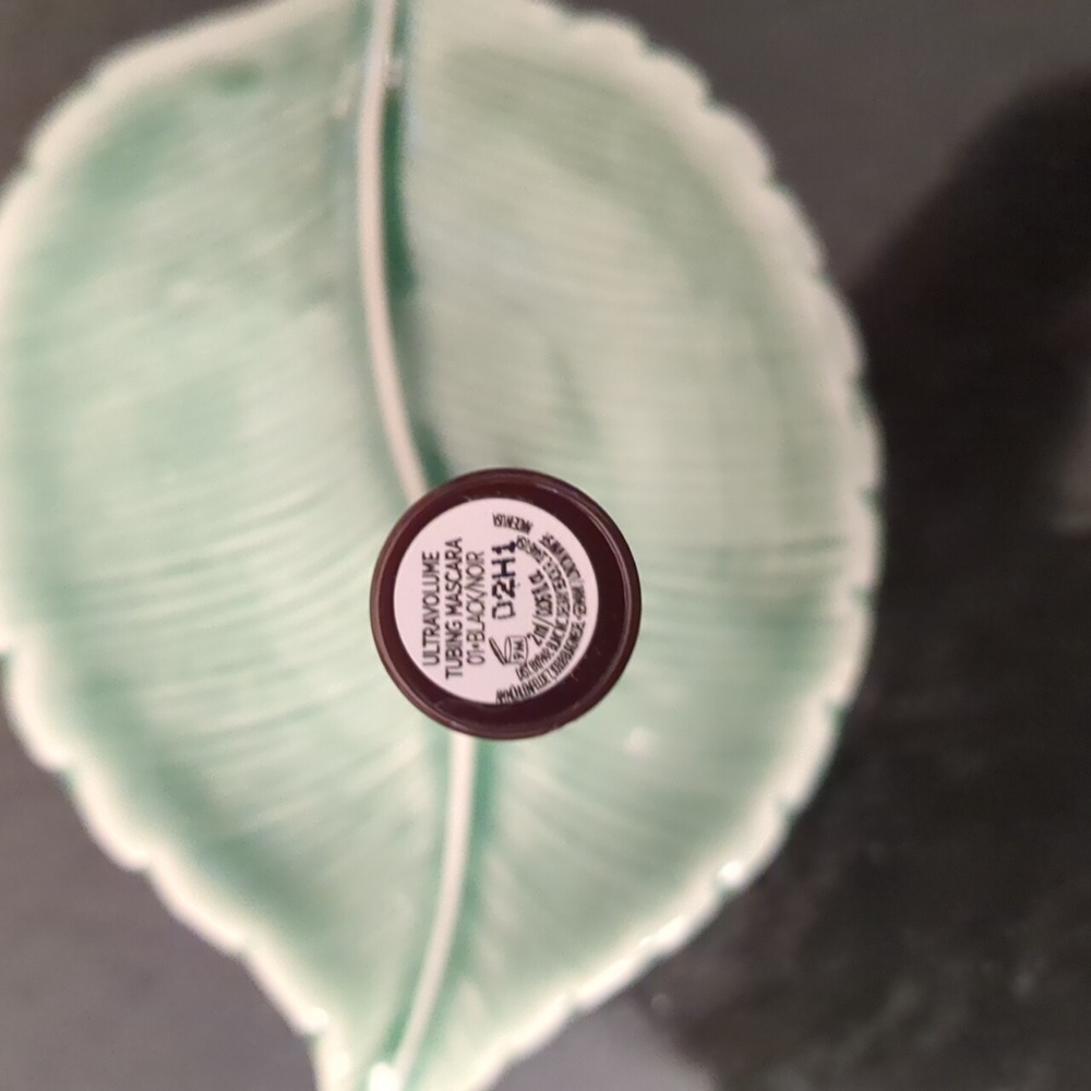 Ultra Volume Tubing Mascara - Picture 2 of 2